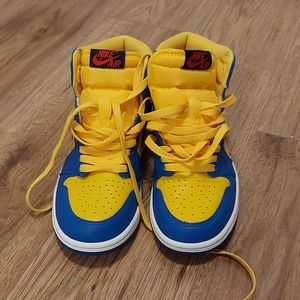 SOLD - Nike Air Jordan Retro High 1s. Size 6